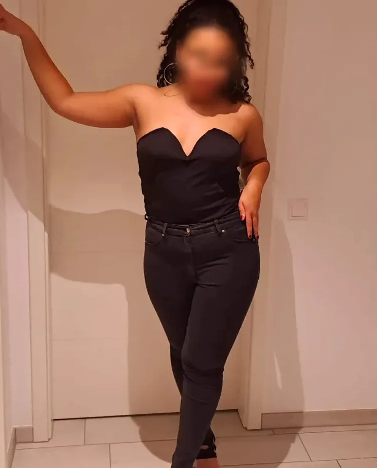 Lena, 27