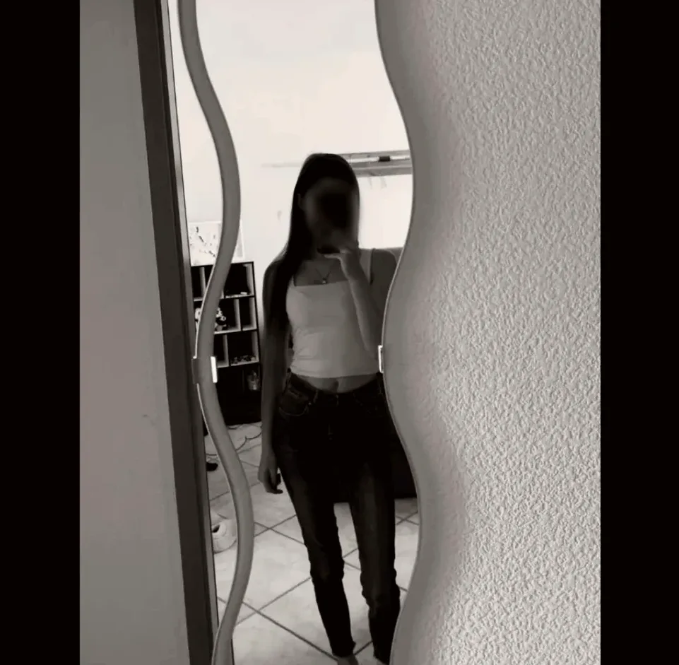 Paula, 25