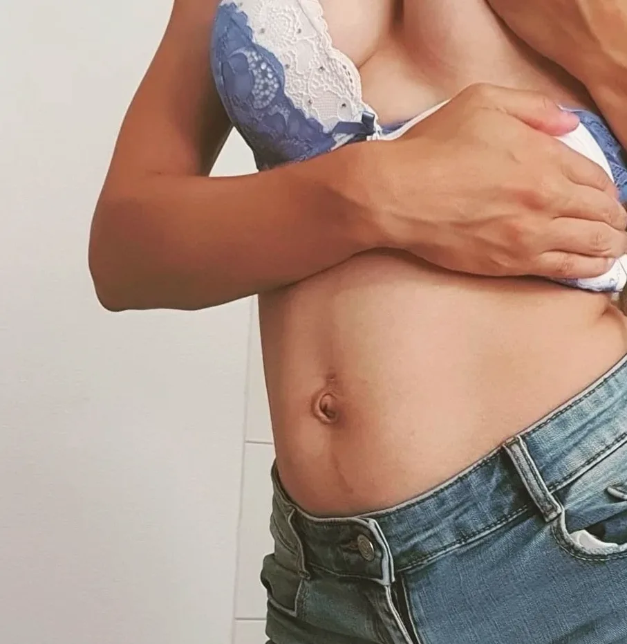 Viktoria, 28